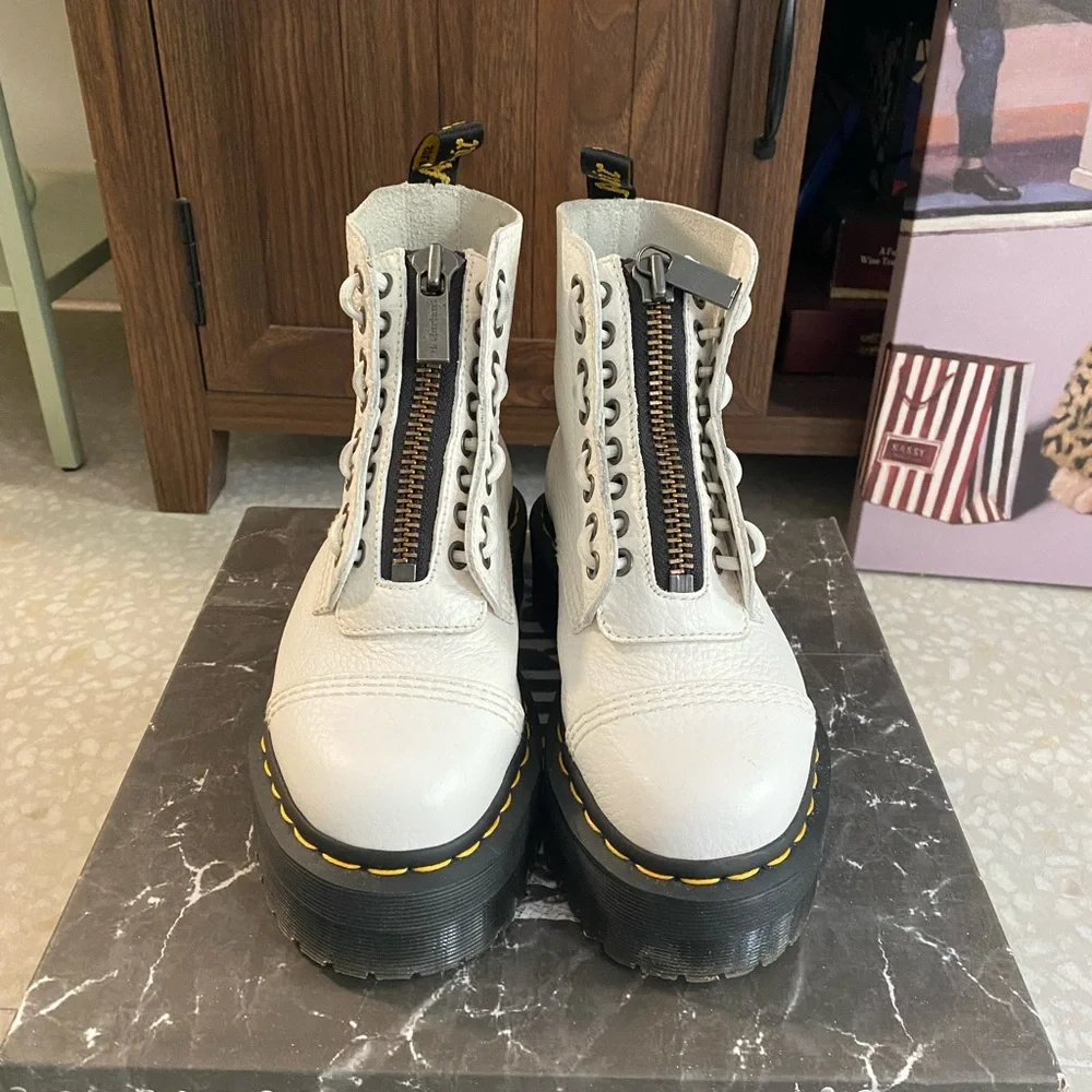DR MARTEN’S SINCLAIR BOOT - WHITE - US 5 - Picture 1 of 6